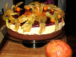 Торт с кремом из маскапоне и папайи под гранатовын желе 