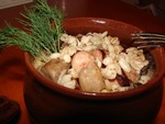 Перловка с копчёными колбасками и грибами