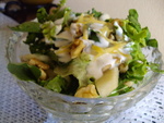 Салат из руколы с грушей и грецкими орехами
