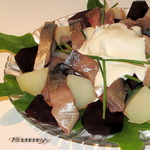 Салат из копченой скумбрии с картофелем