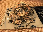 Морская капуста с грибами (почти постное блюдо, но все портит майонез)))