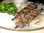 Кебаб с молодым шпинатом и турецкими лепёшками Durum