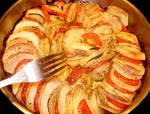 Картофель с помидорами и луком