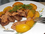 Филе говядины с абрикосами и соусом из красной фасоли