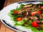 Салат из шампиньонов с тыквенными семечками