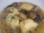 Грибной суп с клецками из пармезана