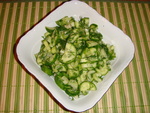 Огуречный салат с сельдереем