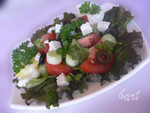Овощной салат с Фетой и яйцами- пашот.