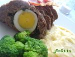 Мясной рулет с яйцом и зеленым луком