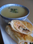 Кукурузный крем - суп с песто и лососевыми роллами
