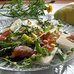 Салат с грушами и хрустящим беконом