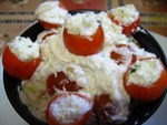 Соус-салат из сыра Фета,чеснока и помидорок Черри
