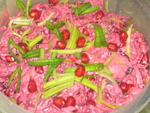 Розовый салат с мясом