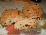 Хлеб с сухофруктами и орехами.