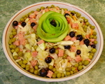 Салат с квашеной капустой, ветчиной и яблоком