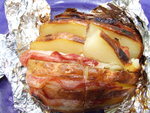 для дачи - картошка с беконом, приготовленная на углях