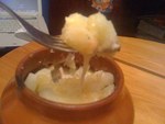 Картошечка с грибным соусом и сыром в горшочках