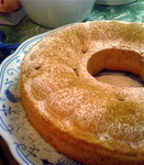 Пирог-бисквит с яблоками и корицей