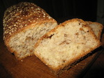 Ароматный медовый хлеб с кунжутом и орехами